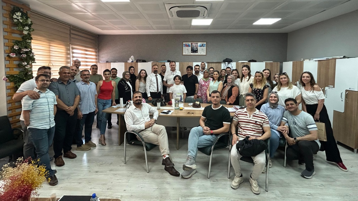BEDEN EĞİTİMİ ÖĞRETMENİMİZ MUSTAFA YAŞAR EMEKLİ OLUYOR