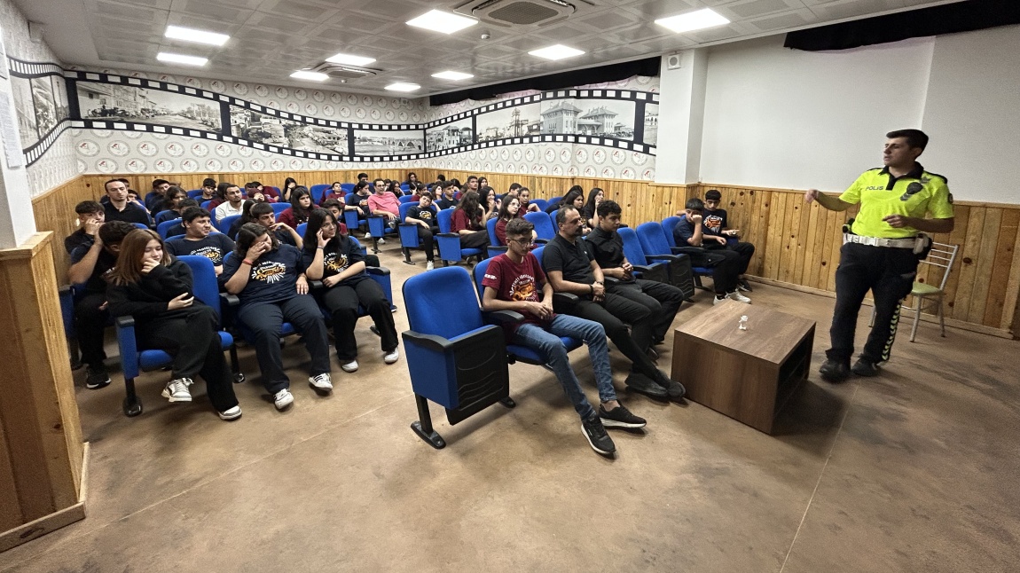Trafik Bilinci İçin Polislerden Öğrencilerimize Eğitim